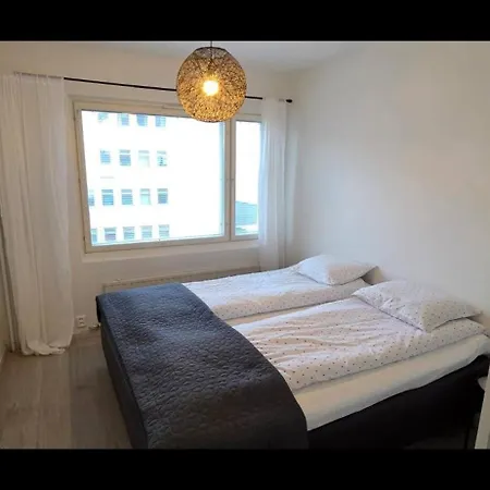 Quiet, Spacious Two-room Near The Train Station