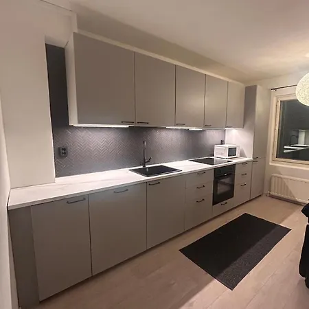 Quiet, Spacious Two-room Near The Train Station *