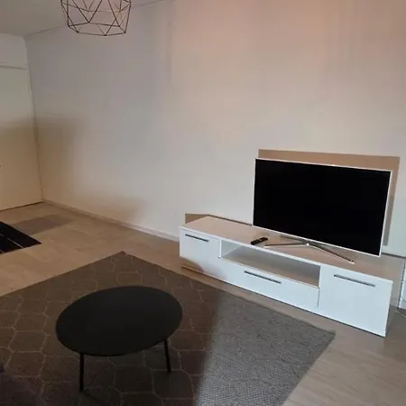 Quiet, Spacious Two-room Near The Train Station