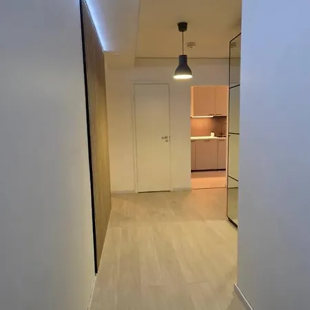 Quiet, Spacious Two-room Near The Train Station